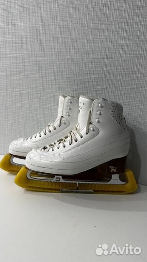 Профессиональные фигурные коньки Risport RF3