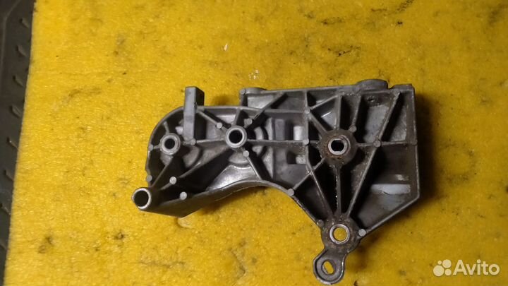 Кронштейн генератора Renault Logan 2