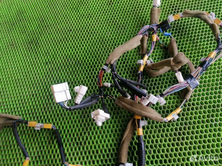 Проводка салона потолка на Lexus RX 2003-2009