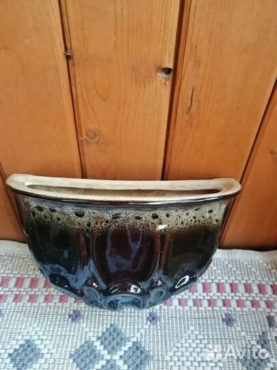 Кашпо для цветов настенное