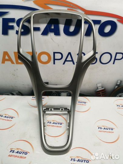 Рамка магнитолы передняя Opel Astra J хетчбэк 1.6