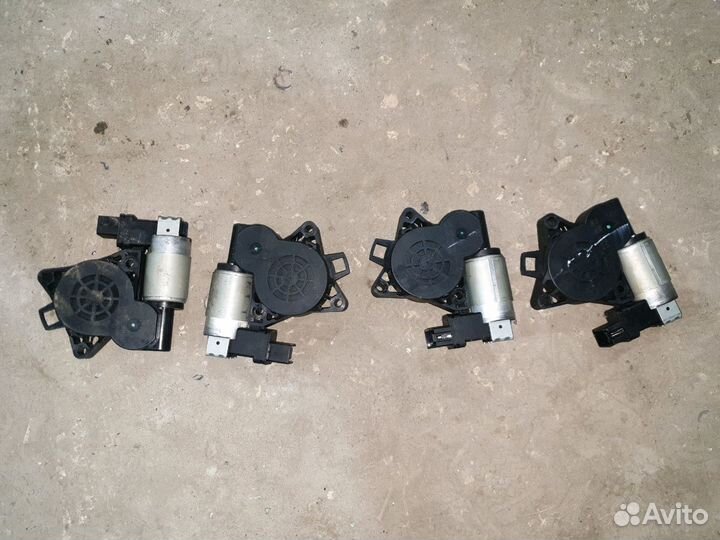 Моторчик стеклоподъемника Мазда 3 Mazda BK