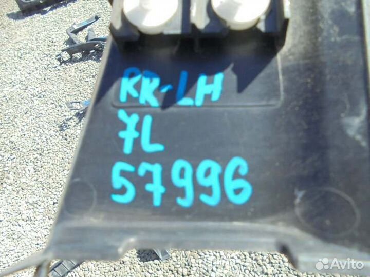 Накладка петли багажника Volkswagen Touareg 7L6