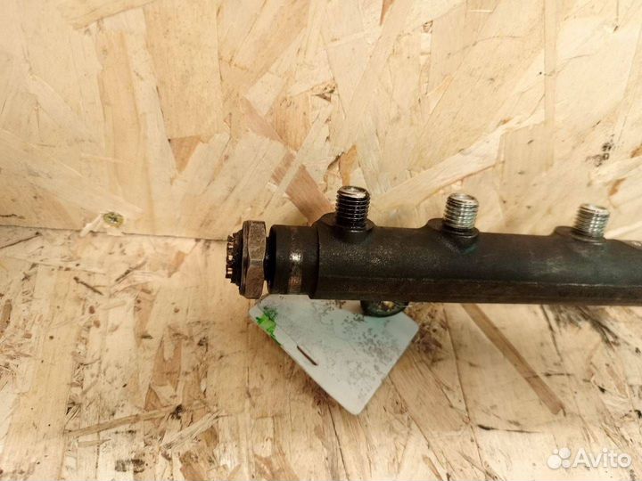 Топливная рампа Mercedes-Benz C-Класс A6110700395