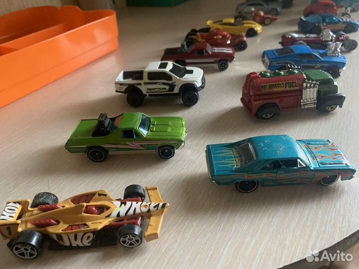 Hot wheels машинки