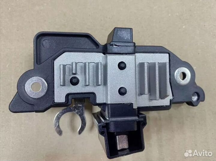 Регулятор напряжения