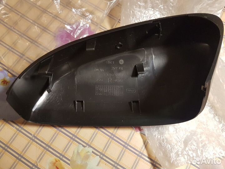 Корпус правого зеркала автомобиля Volkswagen Polo