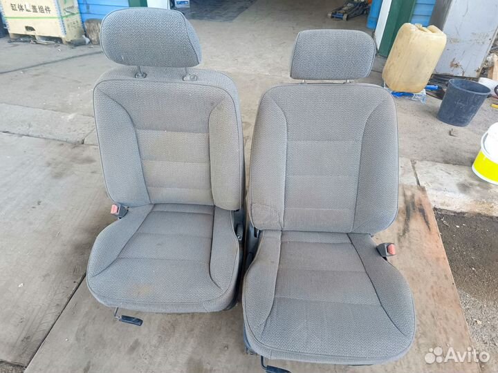 Сиденья передние Honda vigor