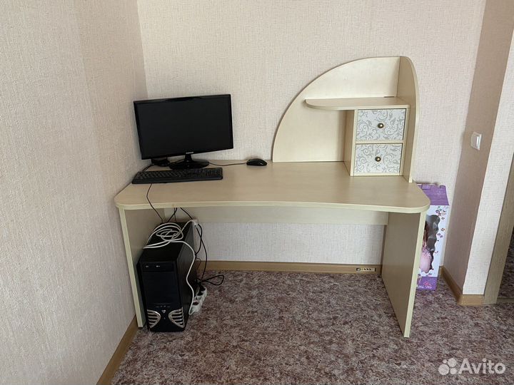 Компьютерный стол