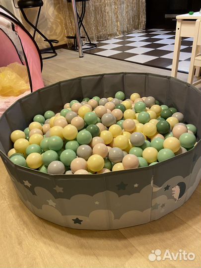 Сухой бассейн с шариками