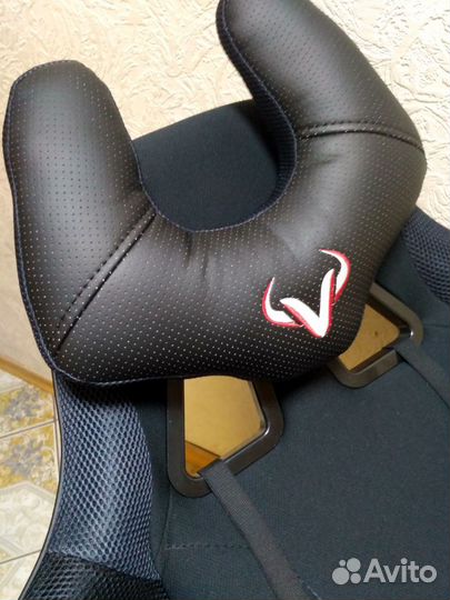 Игровое компьютерное кресло