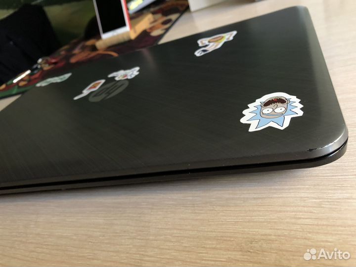 Ноутбук HP Pavilion 15-r200 не игровой