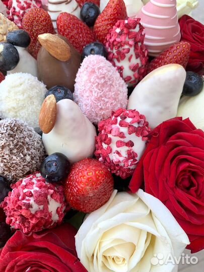 Корзина с клубникой в шоколаде