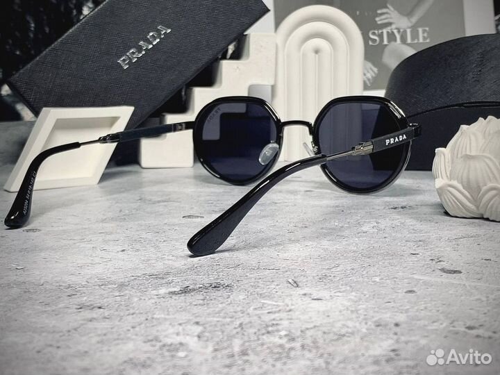 Очки Prada солнцезащитные