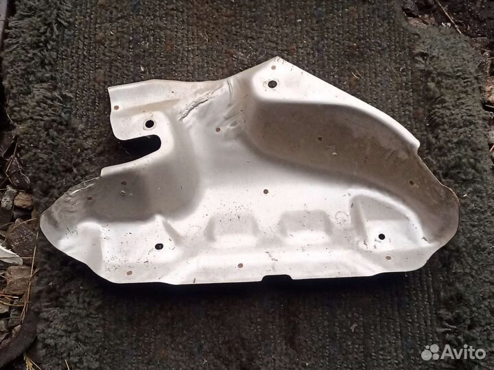 Тепловой экран выпускного коллектора MR20