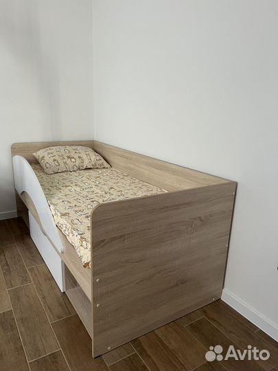 Детска кроватка с бортиком