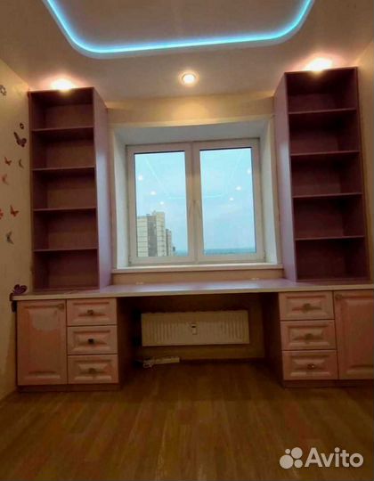 Рабочая зона в углу у окна