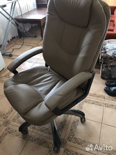 Офисное кресло