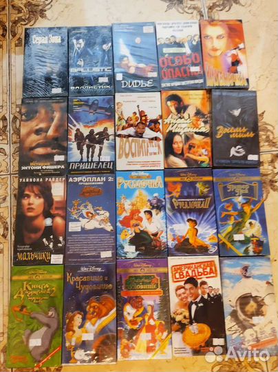 Фильмы Голливуда. Запечатанные новые видеокассеты