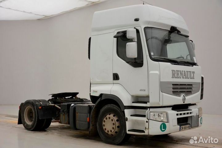 В разборке грузовик Renault,Premium II с 2007