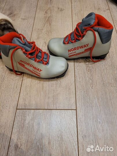 Лыжные ботинки