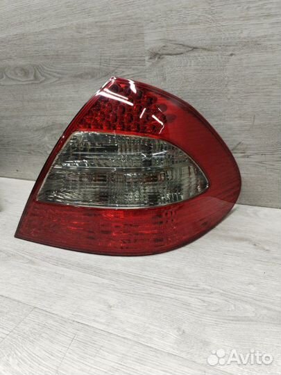 Фонари задние Mercedes E-Class W211 OM646.821
