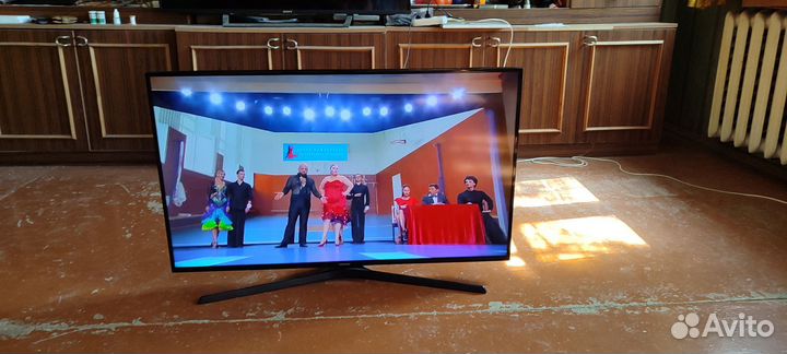 Телевизор samsung 106 см SMART tv