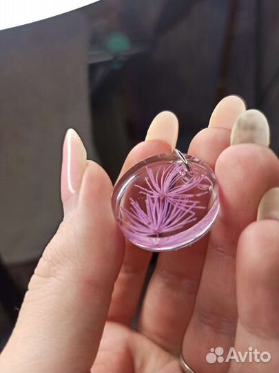 Кулон из эпоксидной смолы