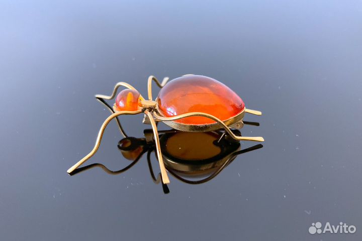 Брошь муравей, жук, паук, янтарь