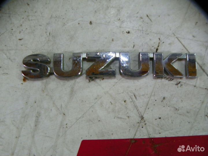 Знак самоклеящийся Suzuki Grand Vitara