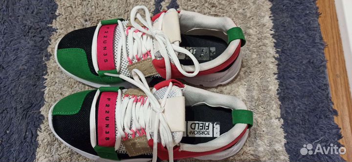 Кроссовки женские