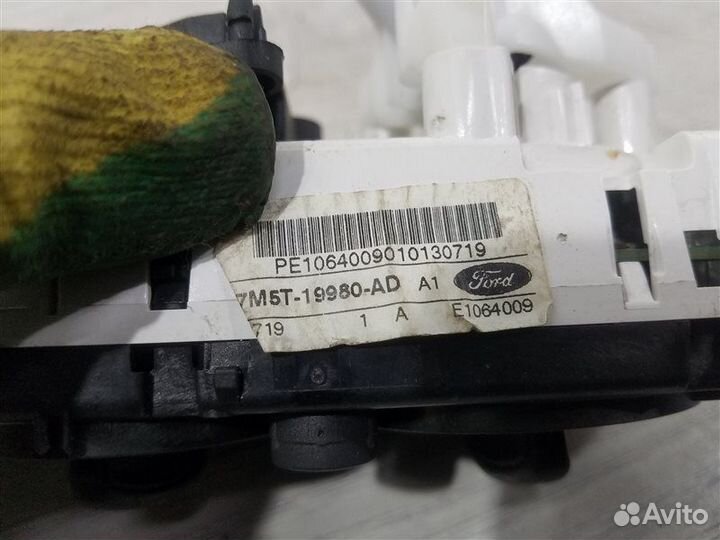 Блок управления отопителем Ford Focus 2 (08-11)