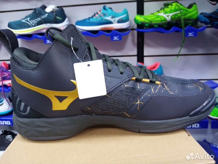 Кроссовки Mizuno Wave Momentum 2 Mid