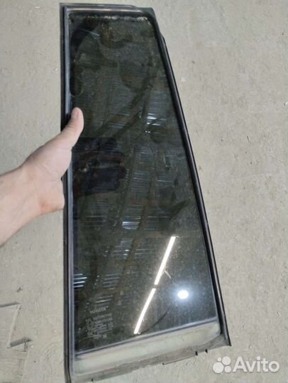 Стекло двери задней правой (форточка) Toyota Land