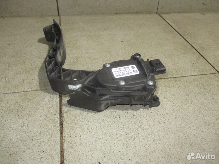 Педаль газа Renault Logan 2