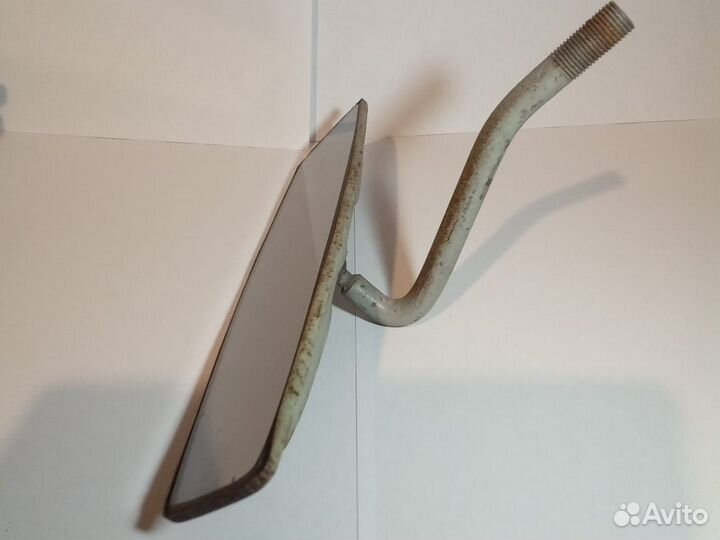 Зеркало заднего вида