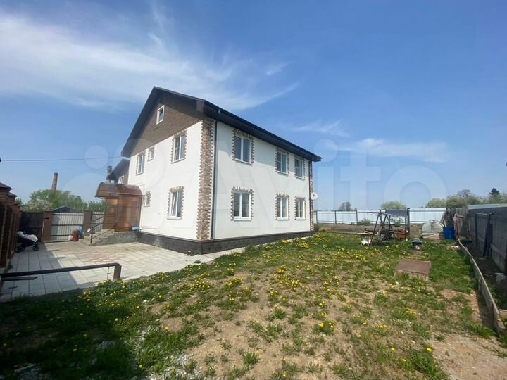 Коттедж 280 м² на участке 10 сот.