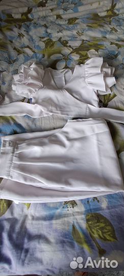 Костюм праздничный 34 размер, на худышек