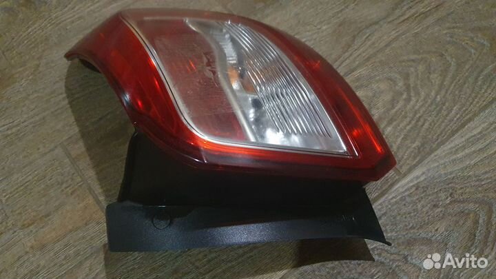 Фонарь задний правый Sandero 2014