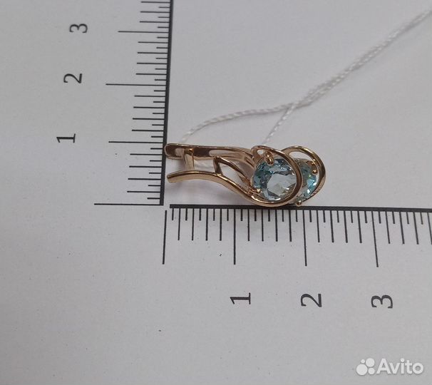 Золотые серьги с камнем