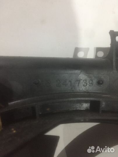 Диффузор вентилятора в сборе 13241739 Opel Insigni