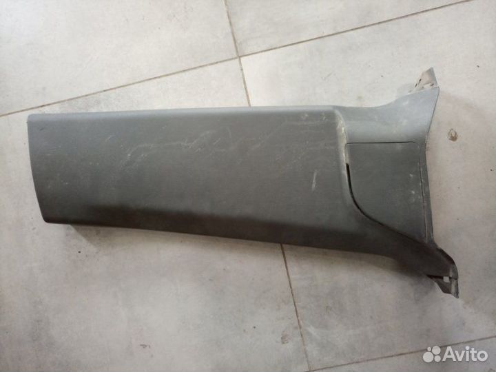 Обшивка стойки правая Toyota Land Cruiser 200