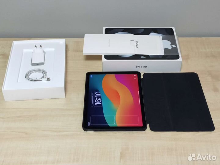 iPad Air 5 2022 M1 + чехол