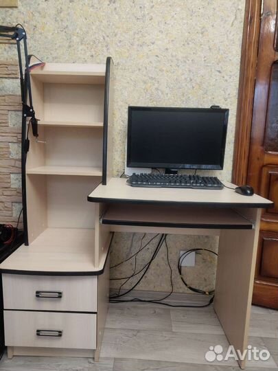 Компьютерный стол