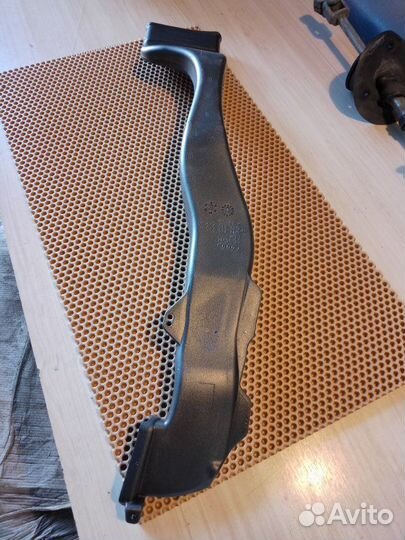 Воздуховод салона Audi A8 D4 long 4.2 cdra 2011