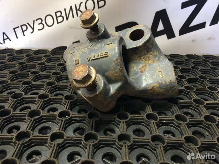 Кронштейн переднего амортизатора Renault Premium