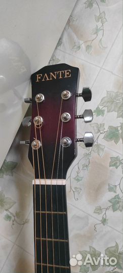 Акустическая гитара