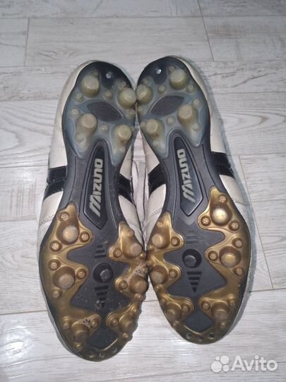 Футбольные бутсы mizuno
