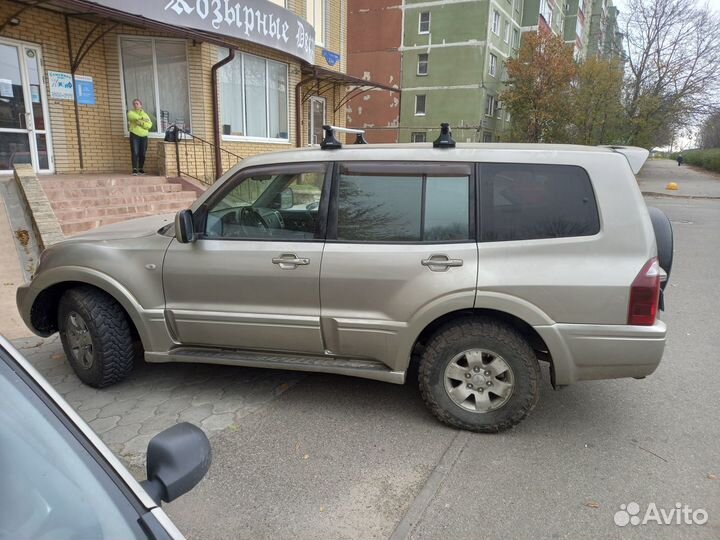 Багажник на крышу Mitsubishi Pajero, штатные места