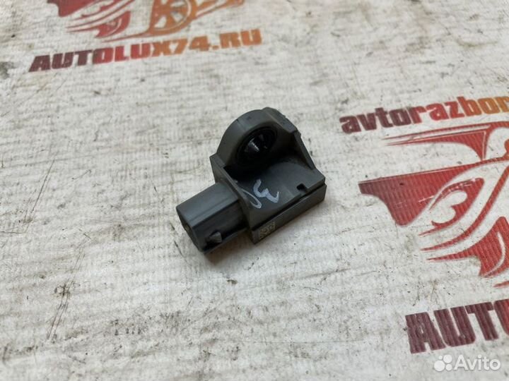 Датчик удара airbag Mazda 3 BM седан PY 2018